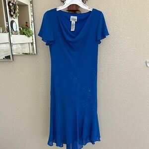 Elegant Blue Midi Dress with Delicate Detailing